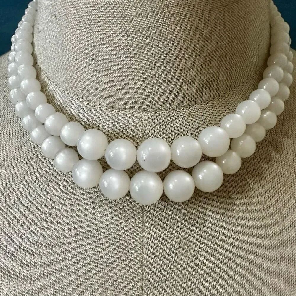 White vintage double strand vintage necklace